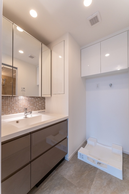 Latetest Shirokanedai 805 - 290525