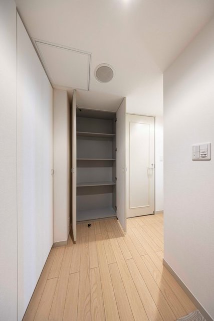 river point tower 2004 - 270252