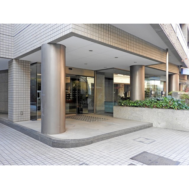 H&M Minami Aoyama EAST E404 - 262477