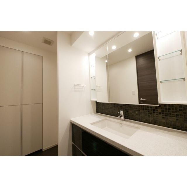 コンフォリア新宿イーストサイドタワー 2811 - 286156