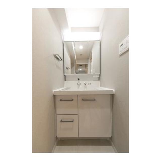 Centennial Tower 1402 - 292612