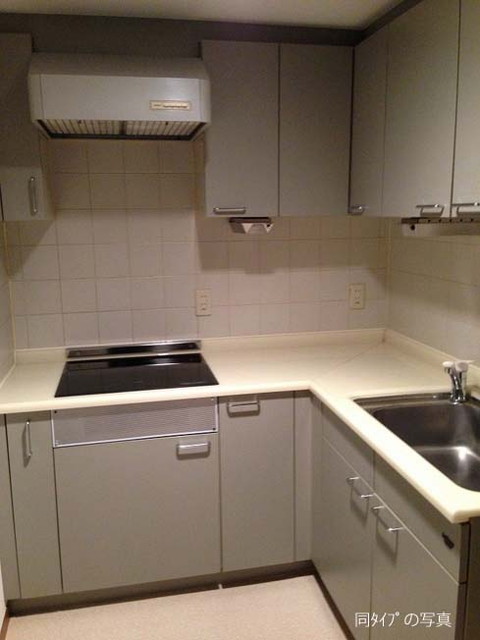 H&M Minami Aoyama EAST E201 - 296598