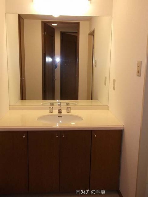 H&M Minami Aoyama EAST E201 - 296604