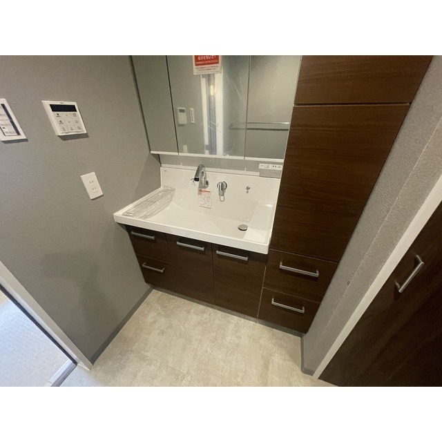 TK Building 301 - 312424